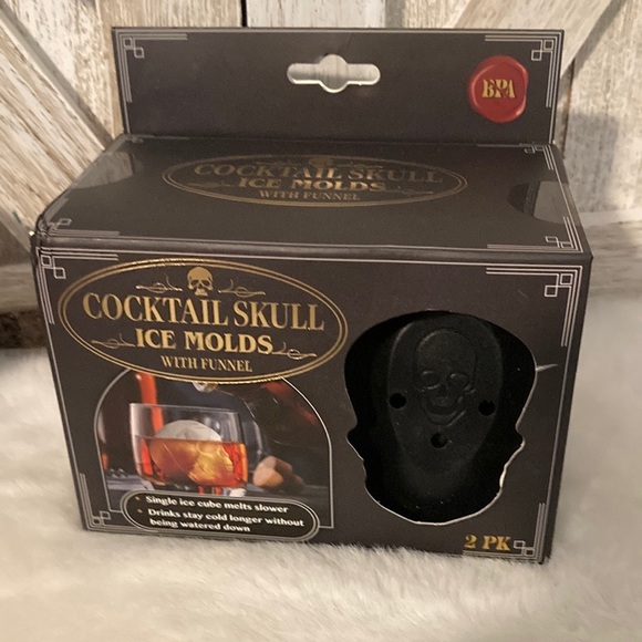 Cocktail Skull Ice Molds - Picture 1 of 9